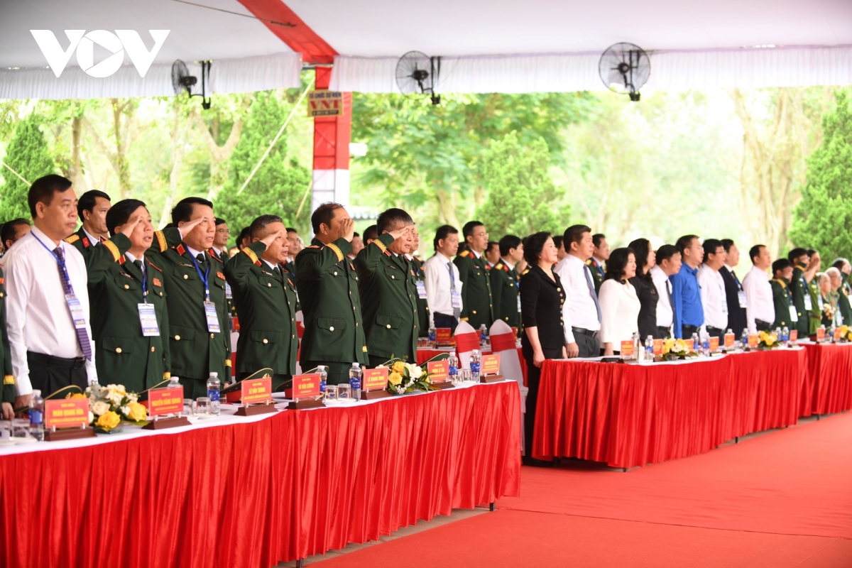 no luc 500 ngay dem quy tap hang nghin hai cot liet si hinh anh 3