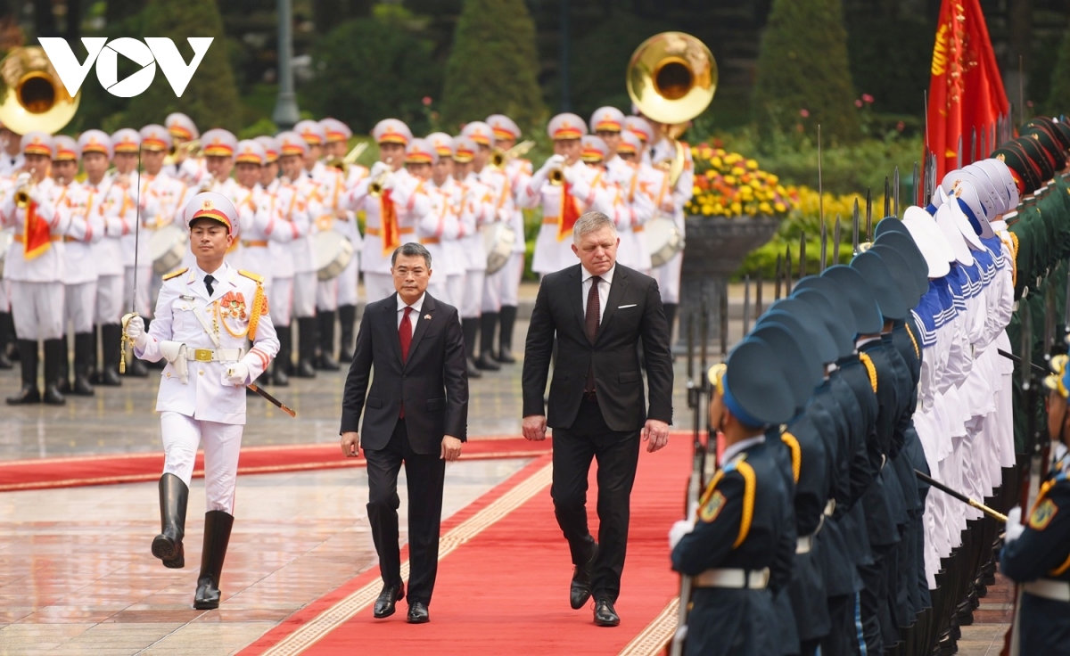 toan canh thu tuong le minh hung chu tri le don chinh thuc thu tuong slovakia hinh anh 2