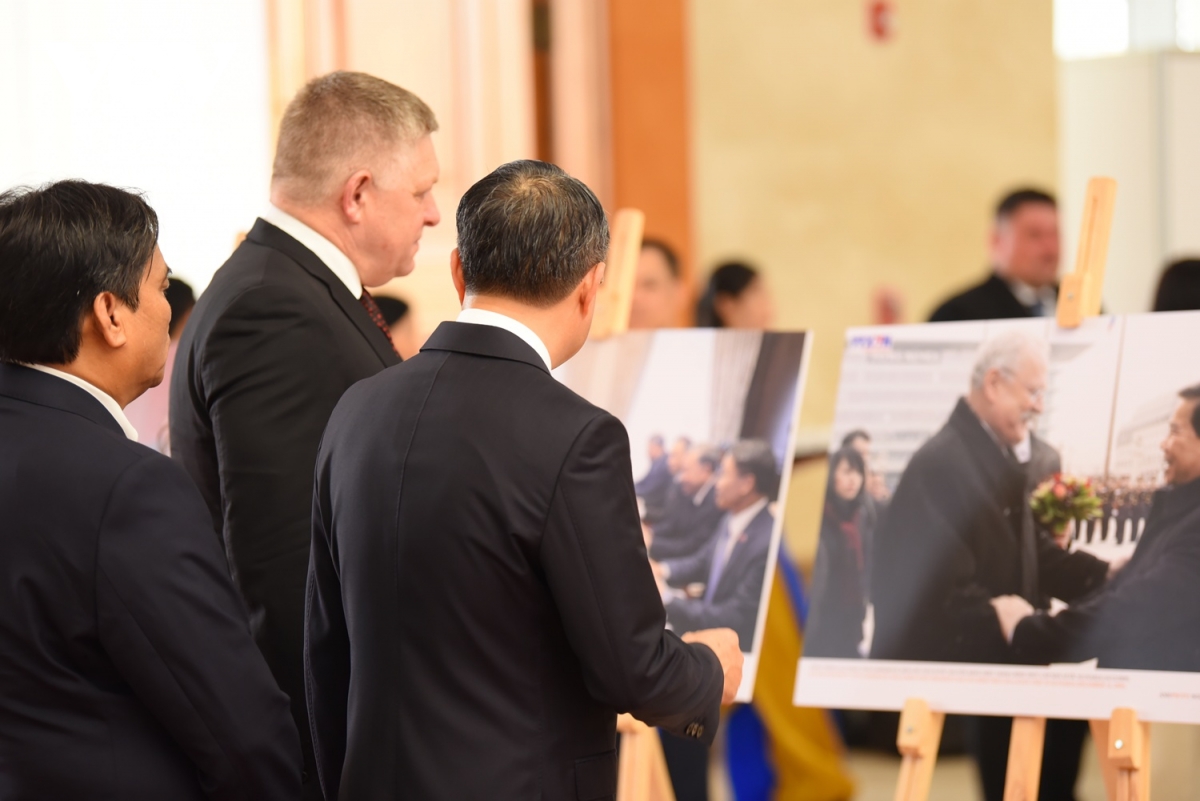 toan canh thu tuong le minh hung chu tri le don chinh thuc thu tuong slovakia hinh anh 4