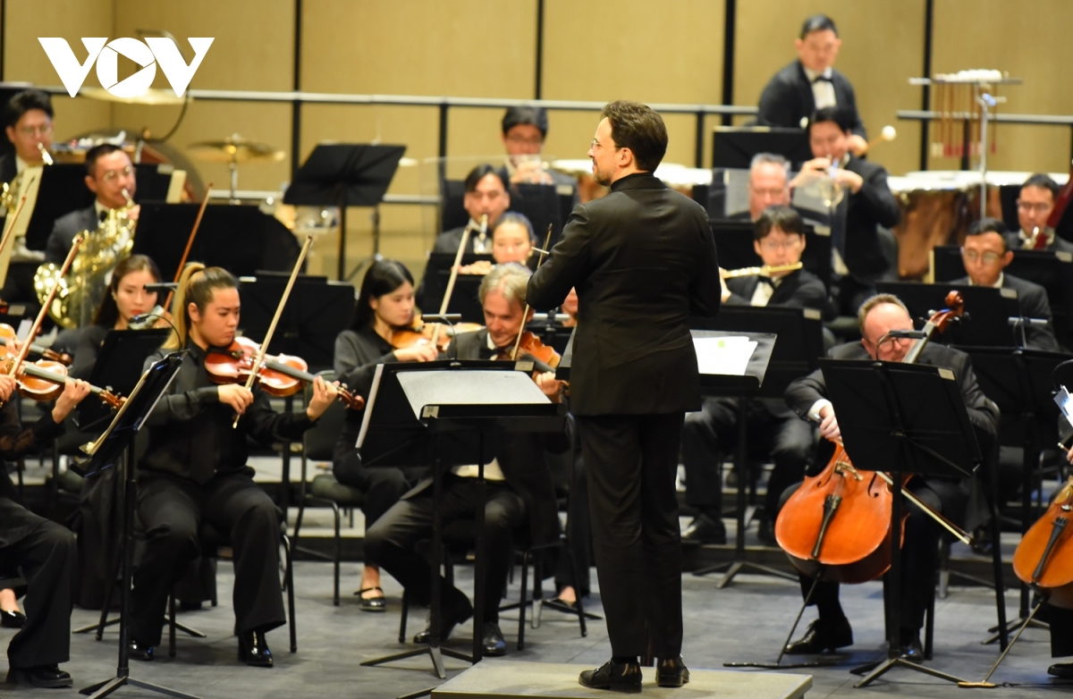 tong bi thu, chu tich nuoc to lam va thu tuong slovakia thuong thuc hoa nhac tai ha noi hinh anh 6