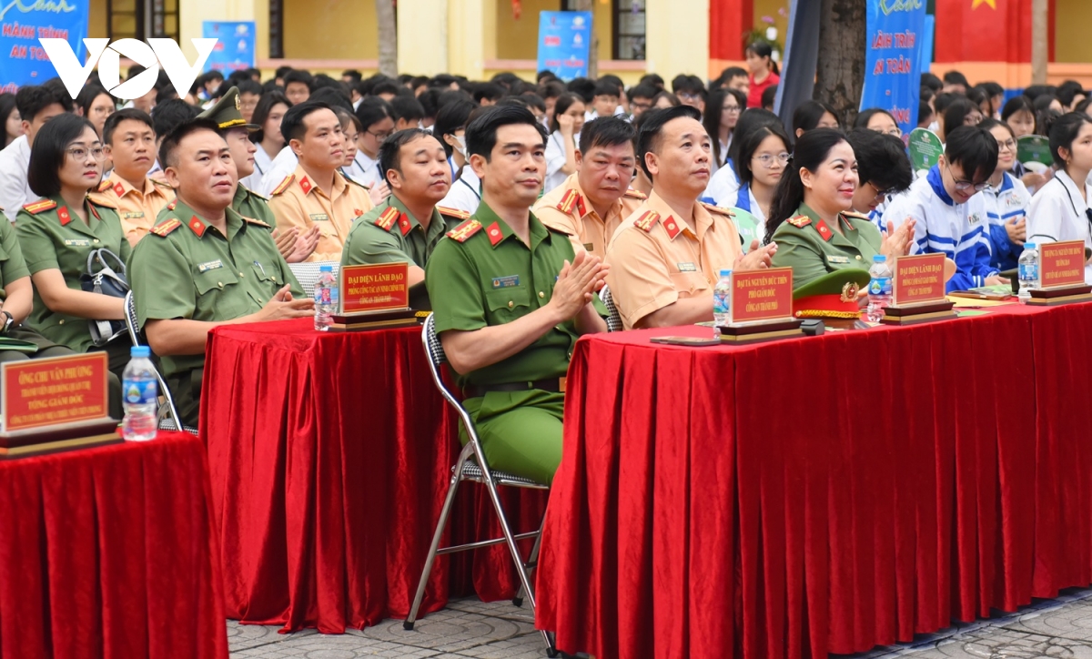 cong an tp hai phong day manh tuyen truyen ve an toan giao thong cho hoc sinh hinh anh 1