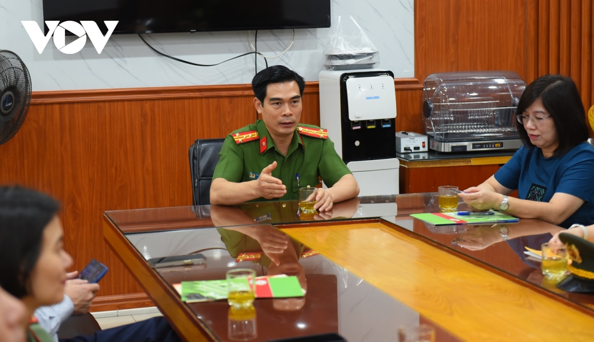 cong an tp hai phong day manh tuyen truyen ve an toan giao thong cho hoc sinh hinh anh 2