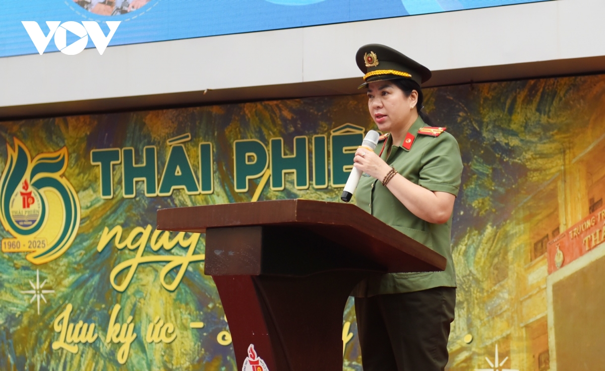 cong an tp hai phong day manh tuyen truyen ve an toan giao thong cho hoc sinh hinh anh 3