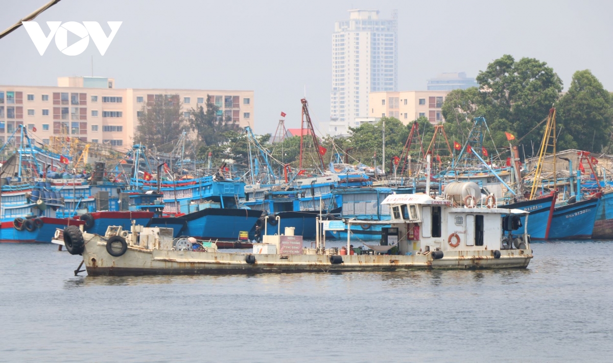 nang nong gay gat, Da nang chu dong phong chay chua chay tai au thuyen, cang ca hinh anh 4