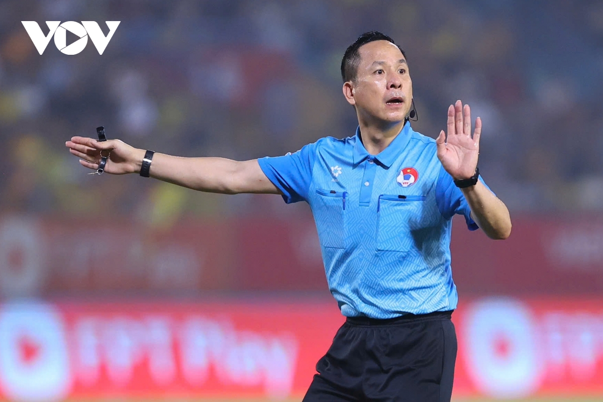 hlv popov noi doa voi trong tai, nhan the do dien ro tai v-league hinh anh 11