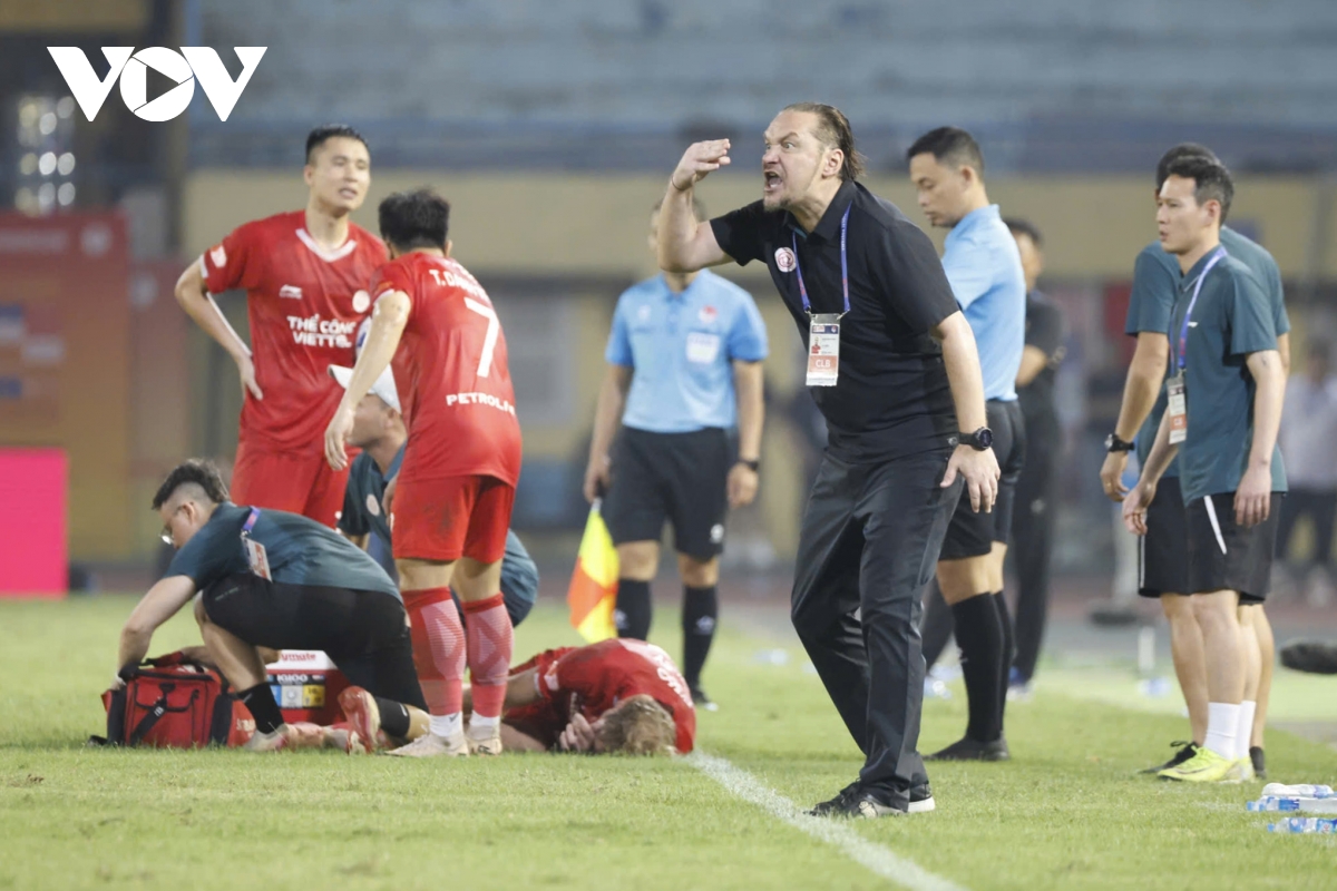 hlv popov noi doa voi trong tai, nhan the do dien ro tai v-league hinh anh 3