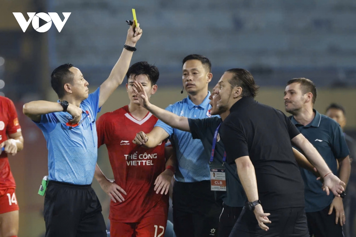 hlv popov noi doa voi trong tai, nhan the do dien ro tai v-league hinh anh 5