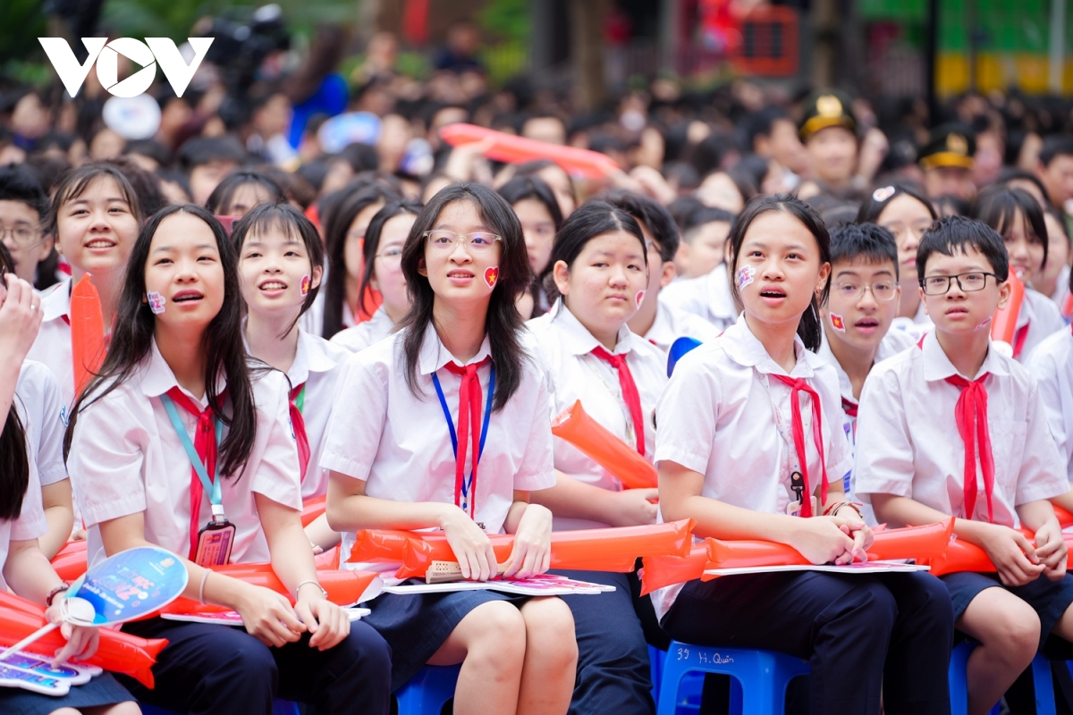 giam doc cong an ha noi canh bao nhung cam bay voi hoc sinh hinh anh 2