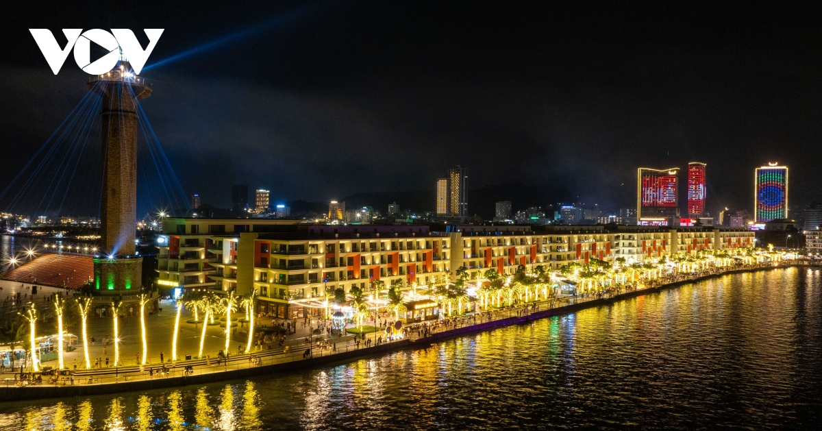 quang ninh to chuc ban phao hoa hang dem hut khach du lich hinh anh 1