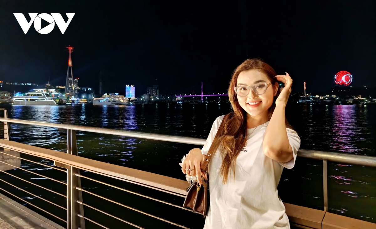 quang ninh to chuc ban phao hoa hang dem hut khach du lich hinh anh 8