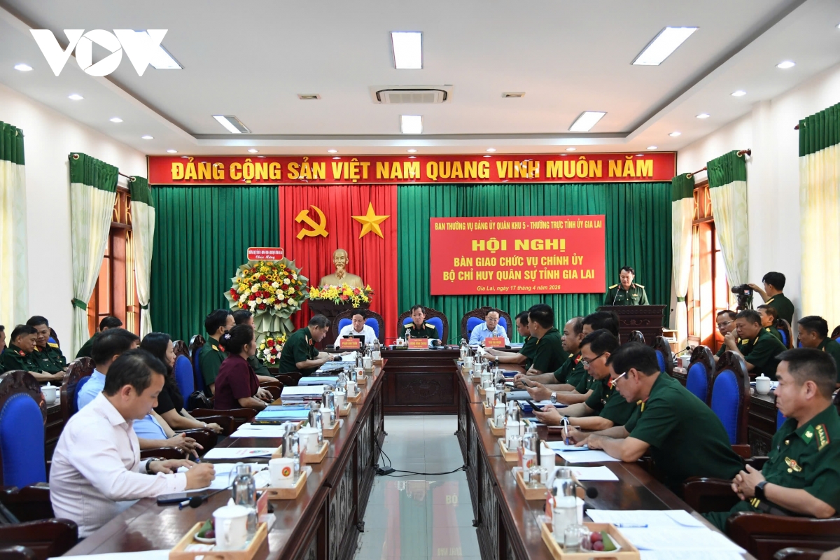 bo nhiem chinh uy bo chi huy quan su hai tinh gia lai va quang ngai hinh anh 1