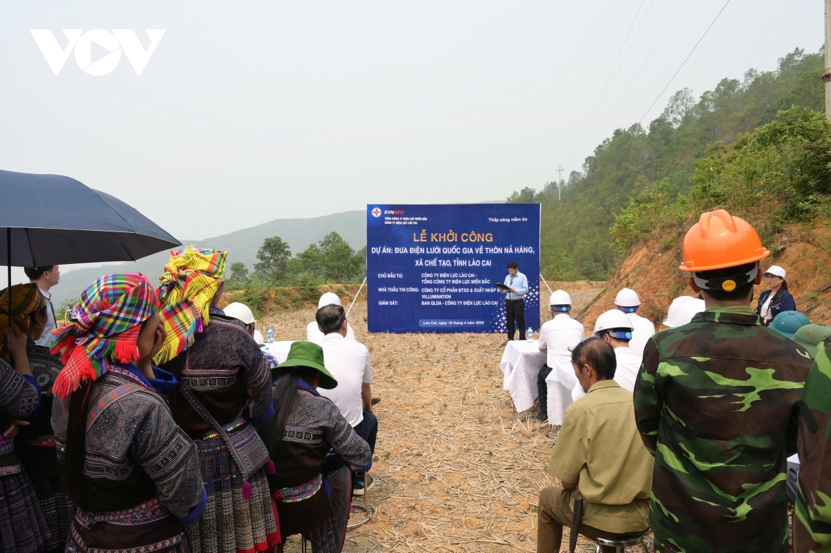 khoi cong du an dua dien ve thon na hang hinh anh 1