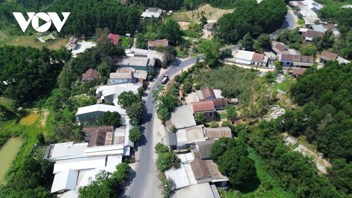 xe so-mi ro-mooc chi duoc chay ban dem, giam ap luc giao thong tren quoc lo 49 hinh anh 2