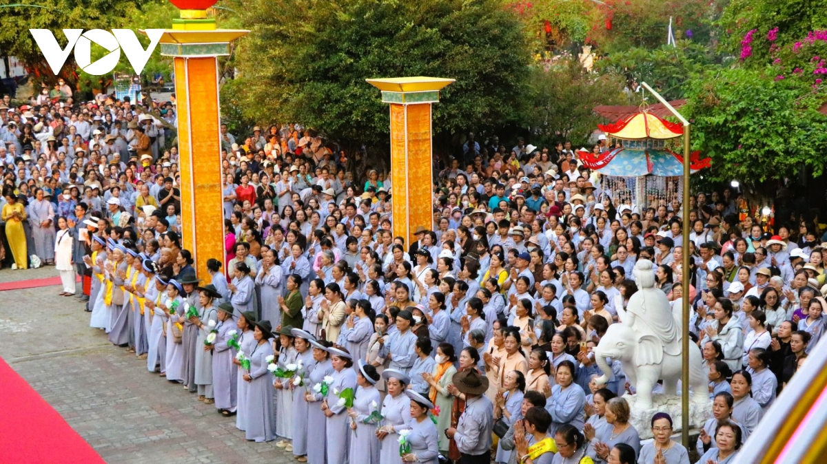 hang ngan nguoi du le via Duc bo tat quan the Am - ngu hanh son hinh anh 7