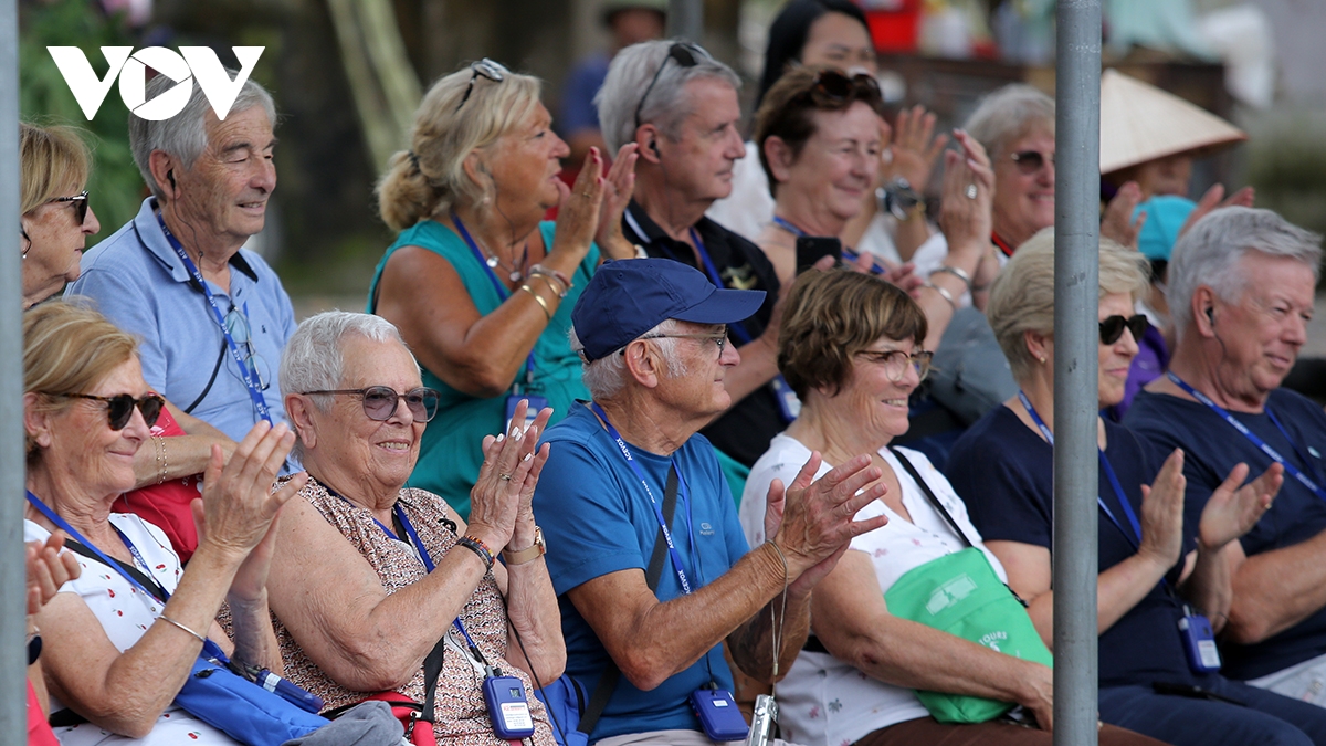 nhoc nhan giu lua phuong roi nuoc hong phong khi thuy dinh lang song hinh anh 15