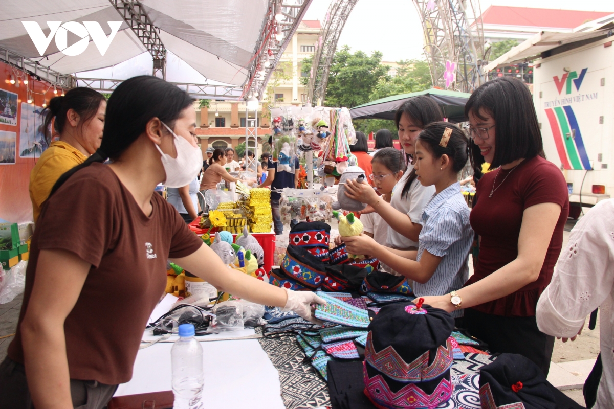 tap nap du khach trai nghiem sac mau du lich Dat to nam 2026 hinh anh 7