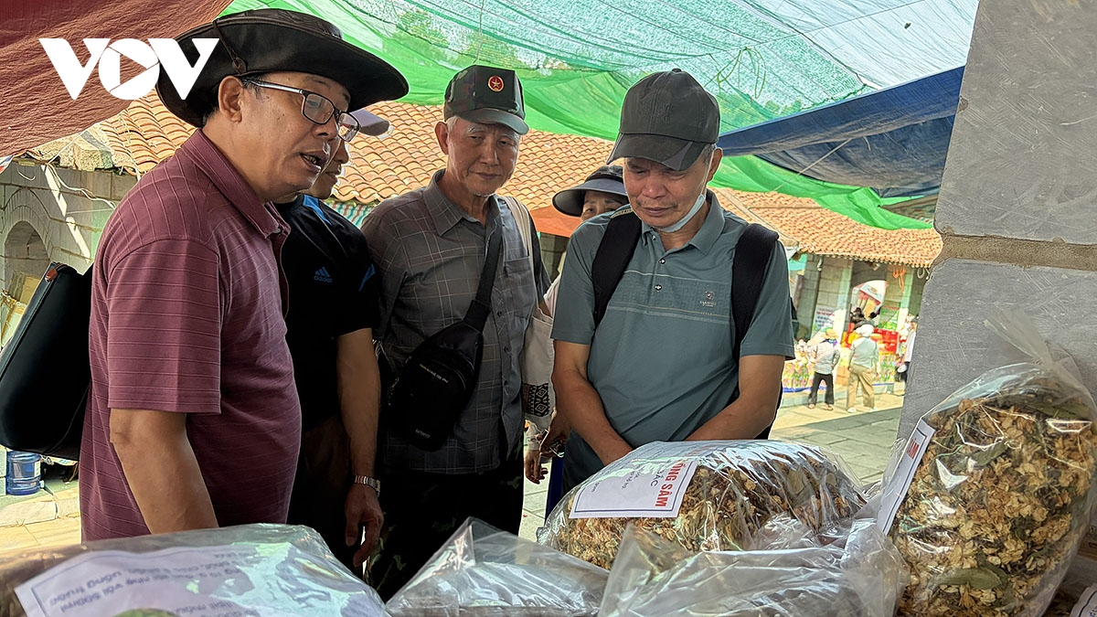 kham pha phien cho vung cao sac mau lai chau giua long ha noi hinh anh 4