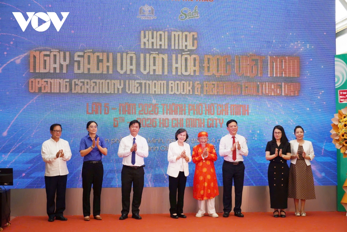 tp.hcm dua sach den khu chung cu, benh vien huong ung ngay sach va van hoa doc hinh anh 1