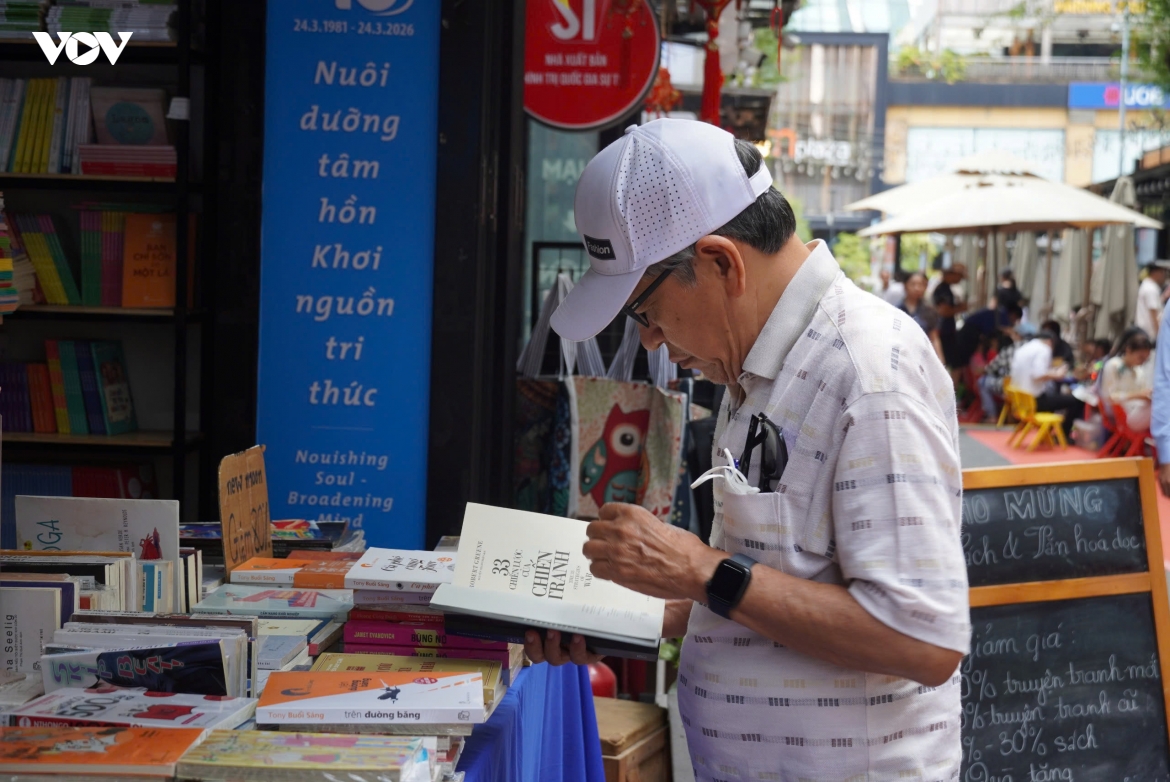 TP.HCM đưa sách đến khu chung cư, bệnh viện hưởng ứng ngày Sách và Văn hoá đọc