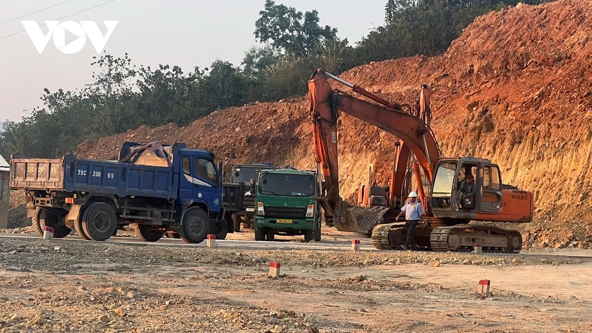 khanh hoa kiem tra, xu ly khai thac dat trai phep nguy co anh huong dien cao the hinh anh 1