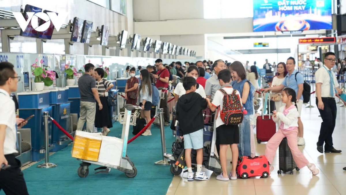 gan 113.000 khach do ve noi bai ngay cao diem truoc ky nghi le 30 4 hinh anh 1