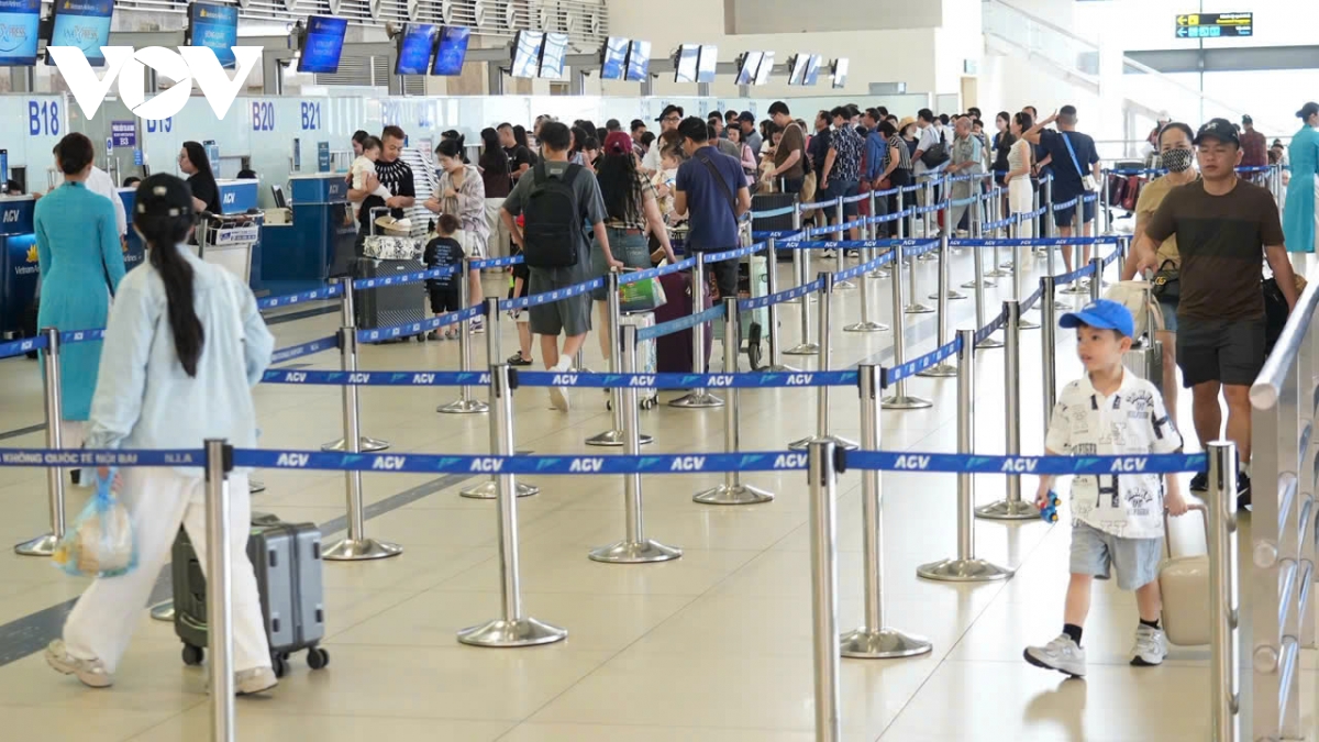 gan 113.000 khach do ve noi bai ngay cao diem truoc ky nghi le 30 4 hinh anh 7