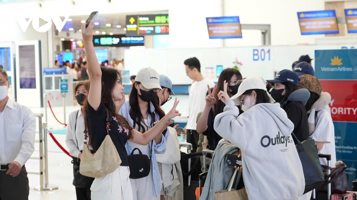 gan 113.000 khach do ve noi bai ngay cao diem truoc ky nghi le 30 4 hinh anh 9