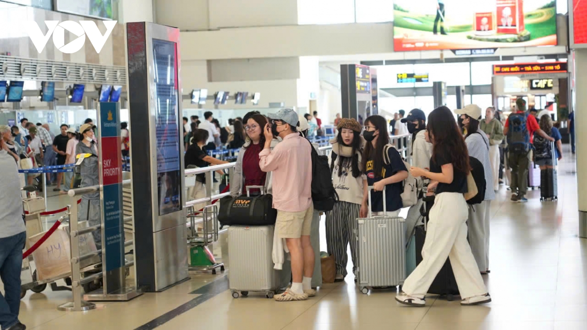 gan 113.000 khach do ve noi bai ngay cao diem truoc ky nghi le 30 4 hinh anh 11