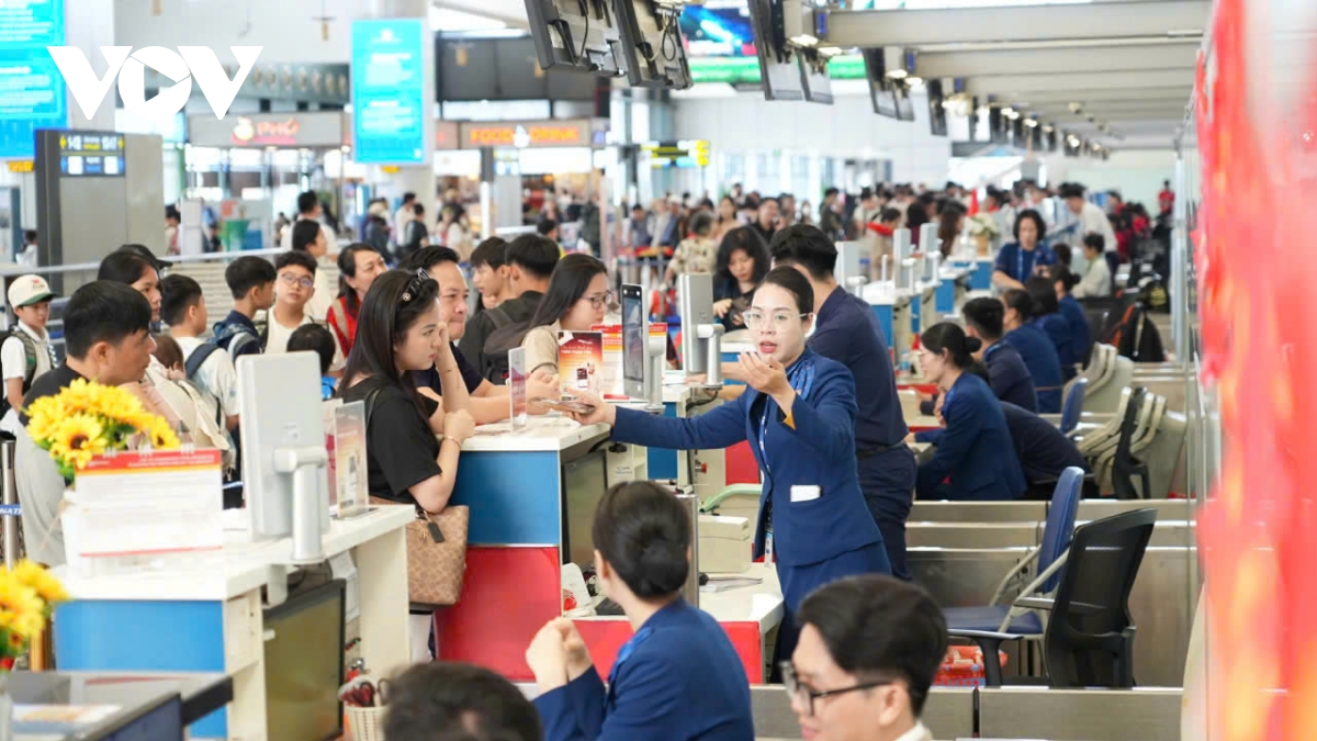 gan 113.000 khach do ve noi bai ngay cao diem truoc ky nghi le 30 4 hinh anh 13