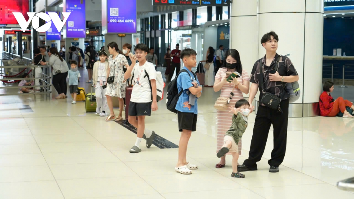 gan 113.000 khach do ve noi bai ngay cao diem truoc ky nghi le 30 4 hinh anh 14