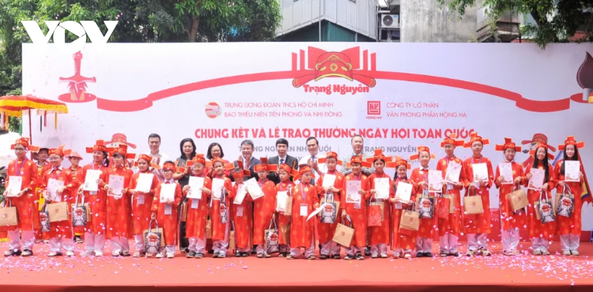 348 thi sinh tren ca nuoc ve van mieu quoc tu giam thi trang nguyen hinh anh 4