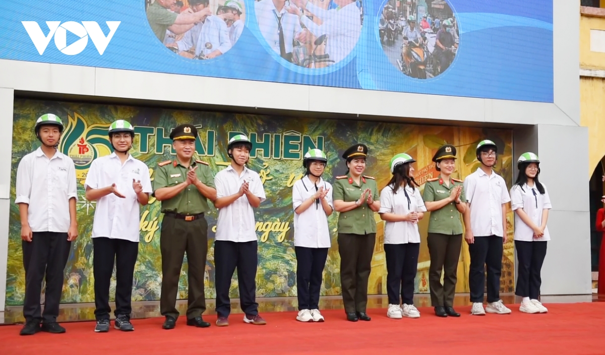 cong an tp hai phong day manh tuyen truyen ve an toan giao thong cho hoc sinh hinh anh 4