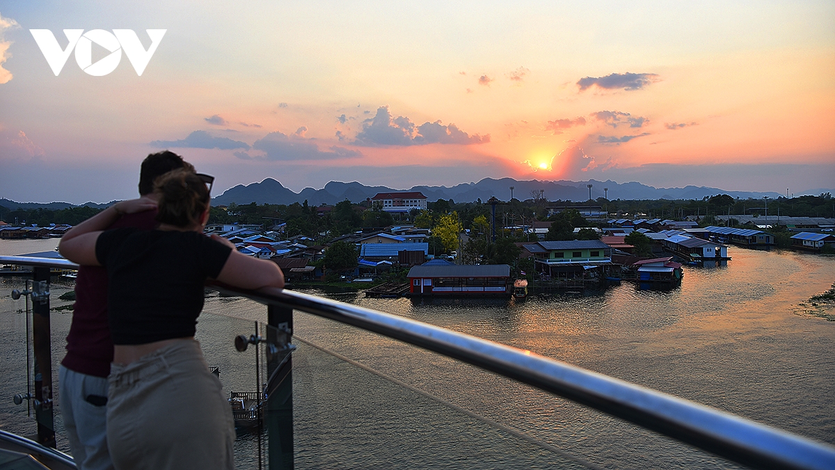 lang du lich lin chang, diem den kham pha van hoa viet hap dan tai thai lan hinh anh 2