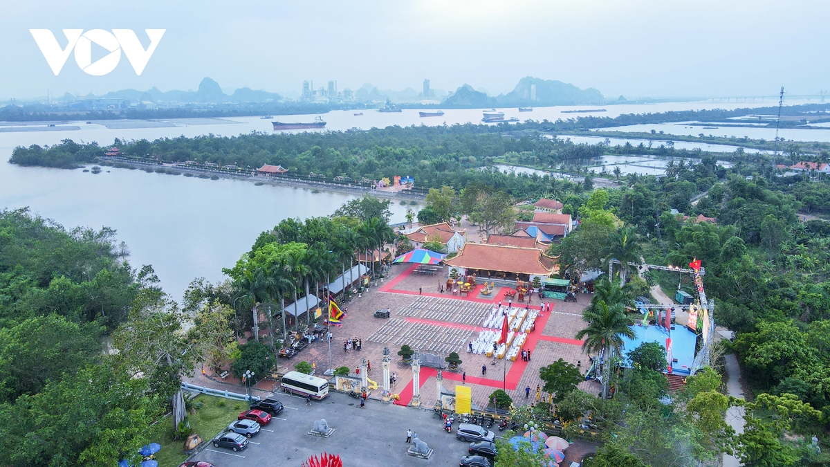 Dac sac le hoi gio tran ben dong bach Dang hinh anh 1