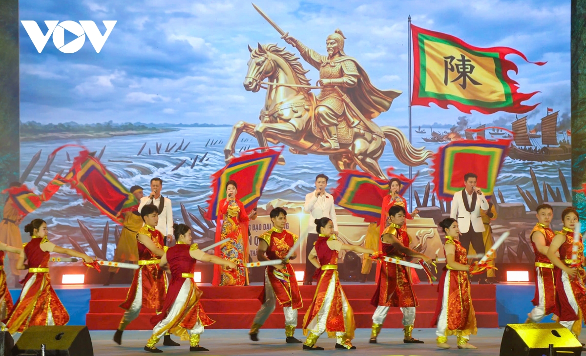 Dac sac le hoi gio tran ben dong bach Dang hinh anh 4