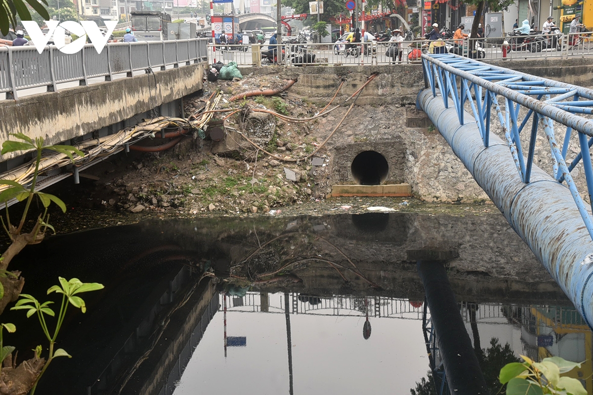 nuoc song to lich noi bot trang duoi dap cau quang O nhiem hay binh thuong hinh anh 10