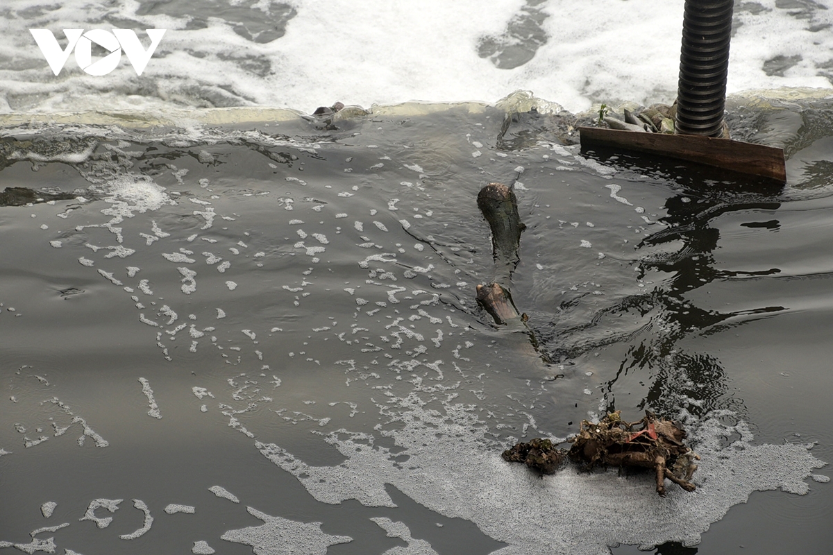 nuoc song to lich noi bot trang duoi dap cau quang O nhiem hay binh thuong hinh anh 15