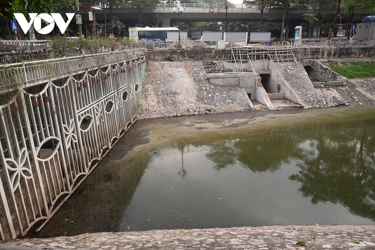 nuoc song to lich noi bot trang duoi dap cau quang O nhiem hay binh thuong hinh anh 4