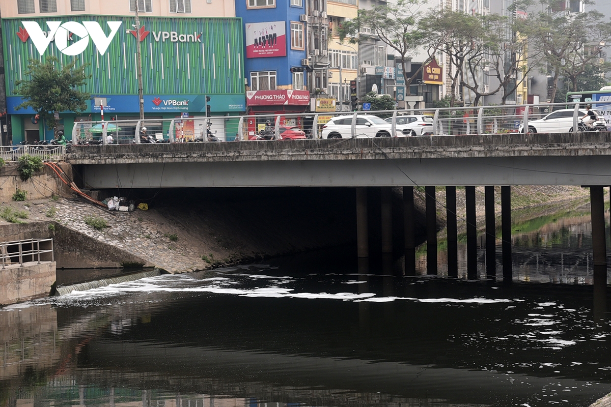 nuoc song to lich noi bot trang duoi dap cau quang O nhiem hay binh thuong hinh anh 6