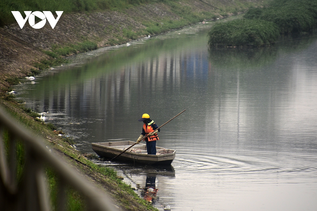 nuoc song to lich noi bot trang duoi dap cau quang O nhiem hay binh thuong hinh anh 3