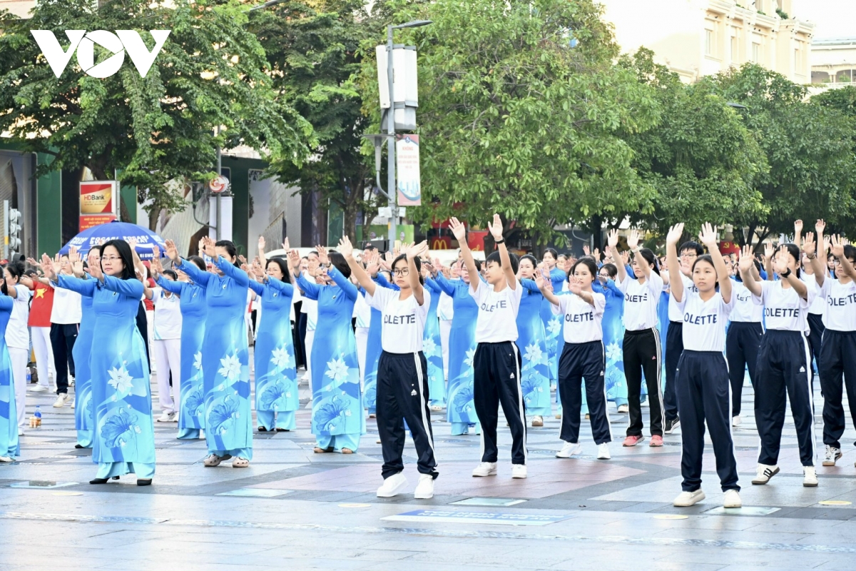 tp.hcm trien khai dong loat hoat dong ngay suc khoe toan dan hinh anh 3