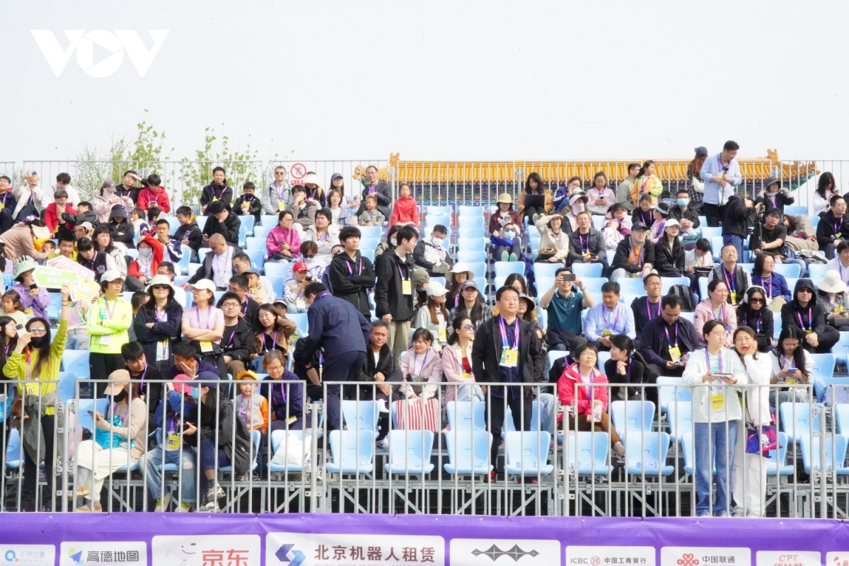 robot hinh nguoi tang toc tren duong dua tai bac kinh hinh anh 5