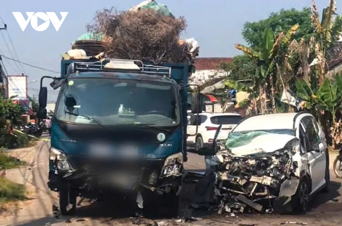 Da nang 2 xe o to va cham, 1 phu nu tu vong hinh anh 1