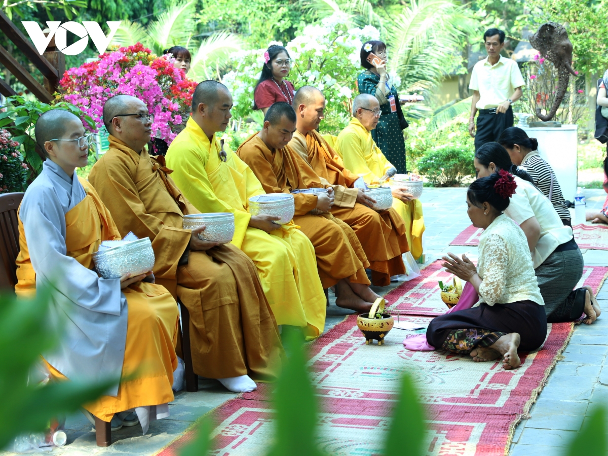 vui tet lao ben dong serepok, Dak lak hinh anh 4