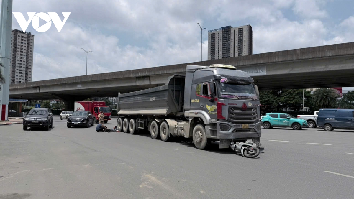 xe ben va cham xe may tai nga tu pham hung-tran duy hung, 1 nguoi bi thuong hinh anh 5