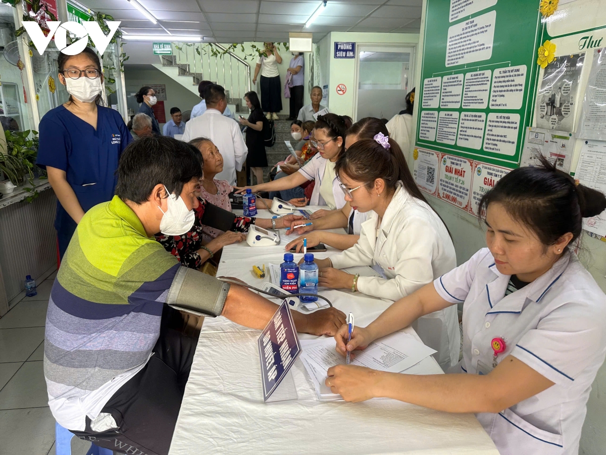 tp.hcm dong loat ra quan kham suc khoe toan dan lon nhat tu truoc den nay hinh anh 3