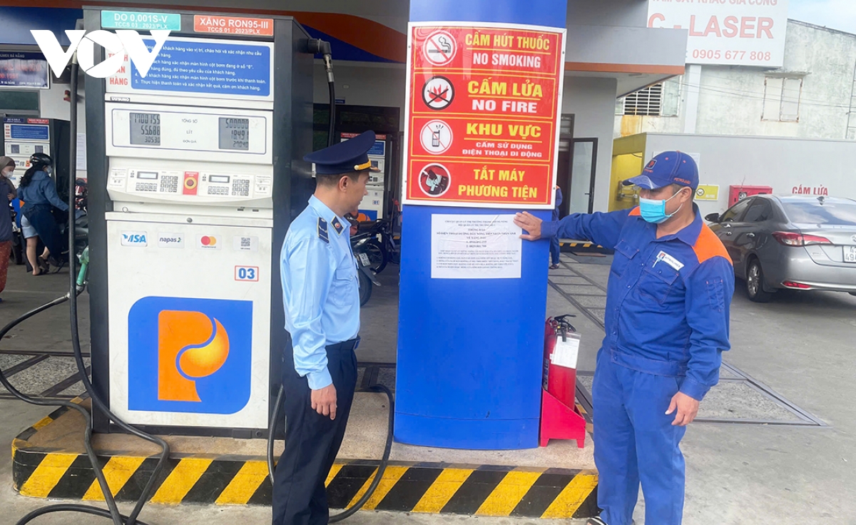 giam thue xang dau ve 0 - don bay binh on gia xang dau hinh anh 1