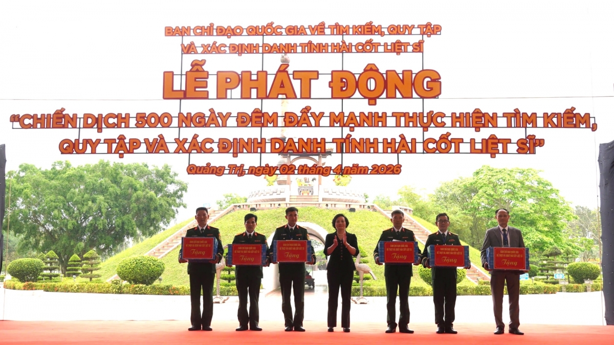 no luc 500 ngay dem quy tap hang nghin hai cot liet si hinh anh 2