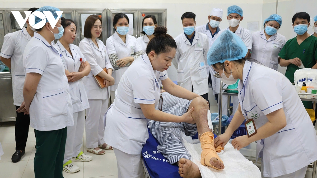 chuyen gia cao cap ve mien nui tap huan cap cuu ngung tuan hoan cho y te co so hinh anh 1