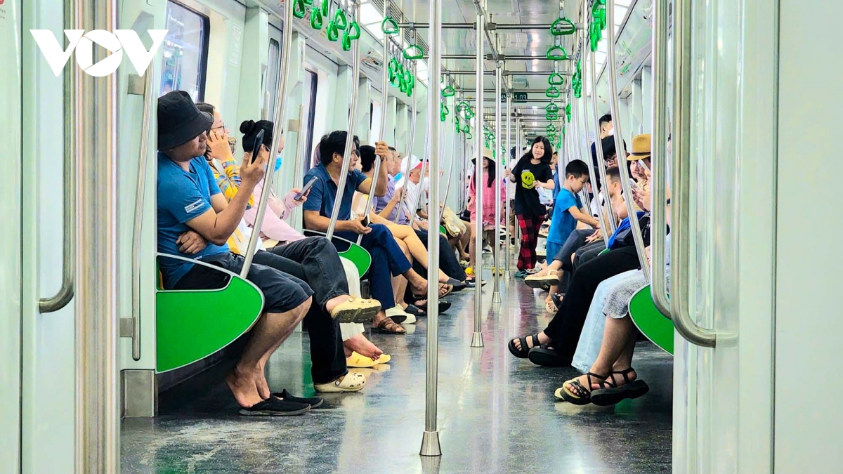 ha noi mien phi xe buyt, tau dien trong dip nghi le gio to va 30 4 - 1 5 hinh anh 1